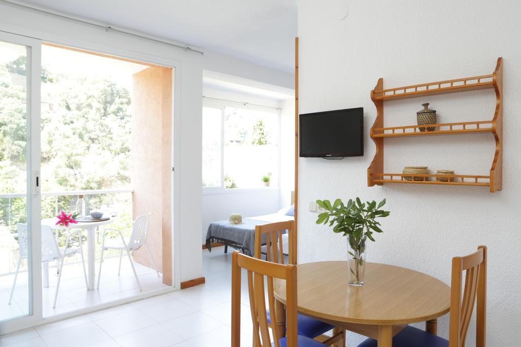 Hotel Camping Sènia Cala Canyelles à Lloret de Mar Extérieur photo